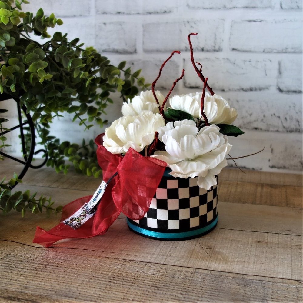 Alice in Wonderland Flower Arrangement Courtly Checks Flowers Playing Card Decor